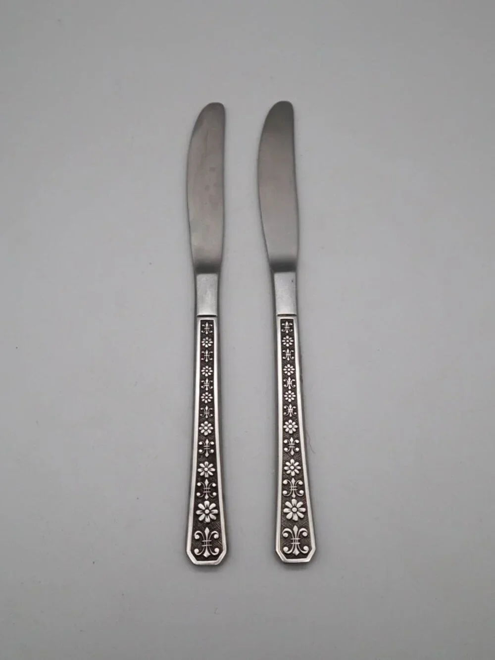 Interpur Florenz Stainless Steel Flatware Japan 2 Solid Dinner Knives Floral